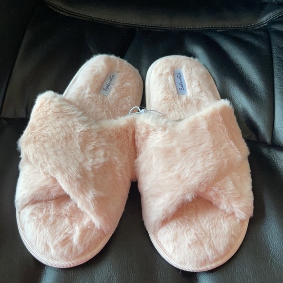 Fuzzy Slippers - Picture 7 of 10